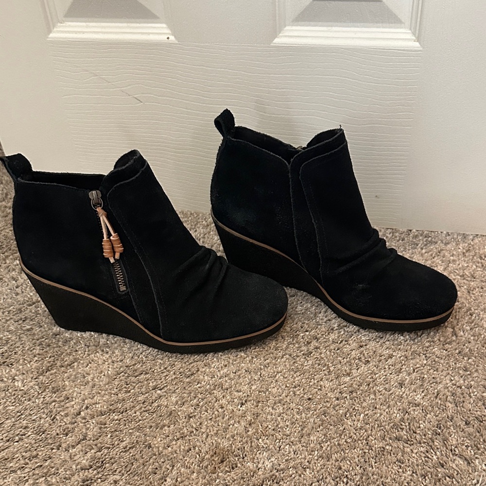 Sperry Black Suede Wedge Boots